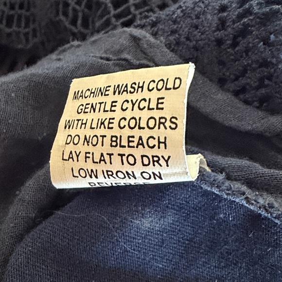 EUC~Woman’s NY Collection Large Petite Navy Lace Short Sleeve Top W/Scoop Neck - Picture 8 of 8